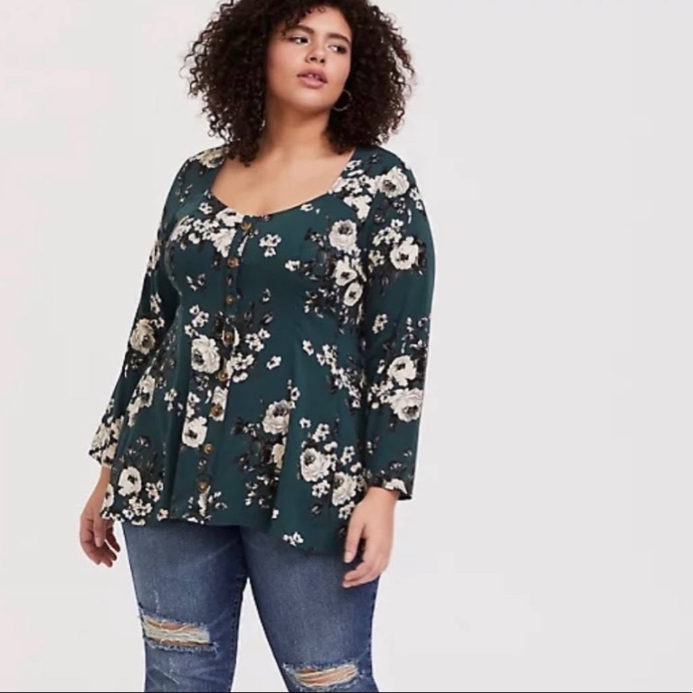 Torrid Plus size 1. Dark green floral, FIT & FLARE STRETCH CHALLIS BUTTON-UP TOP